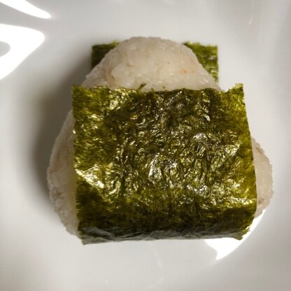 鮭マヨ醤油のおにぎり新鮮で息子も喜んでました( ´  ` )  美味しかったです♬  レシピありがとうございます☆